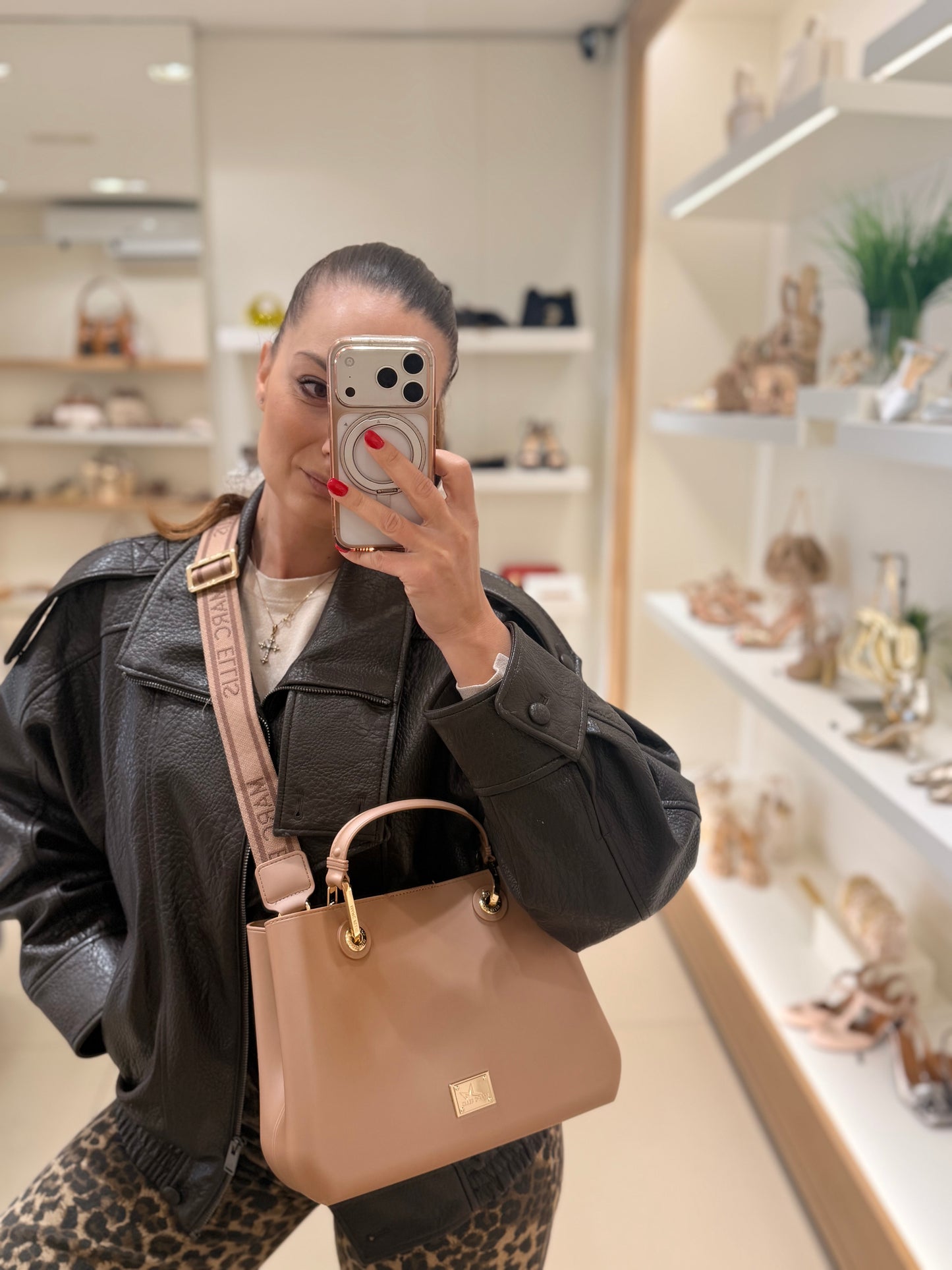 Marc Ellis flat kira