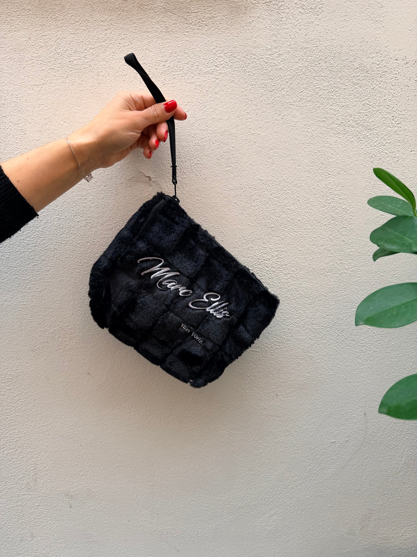 Marc Ellis buby hair pochette