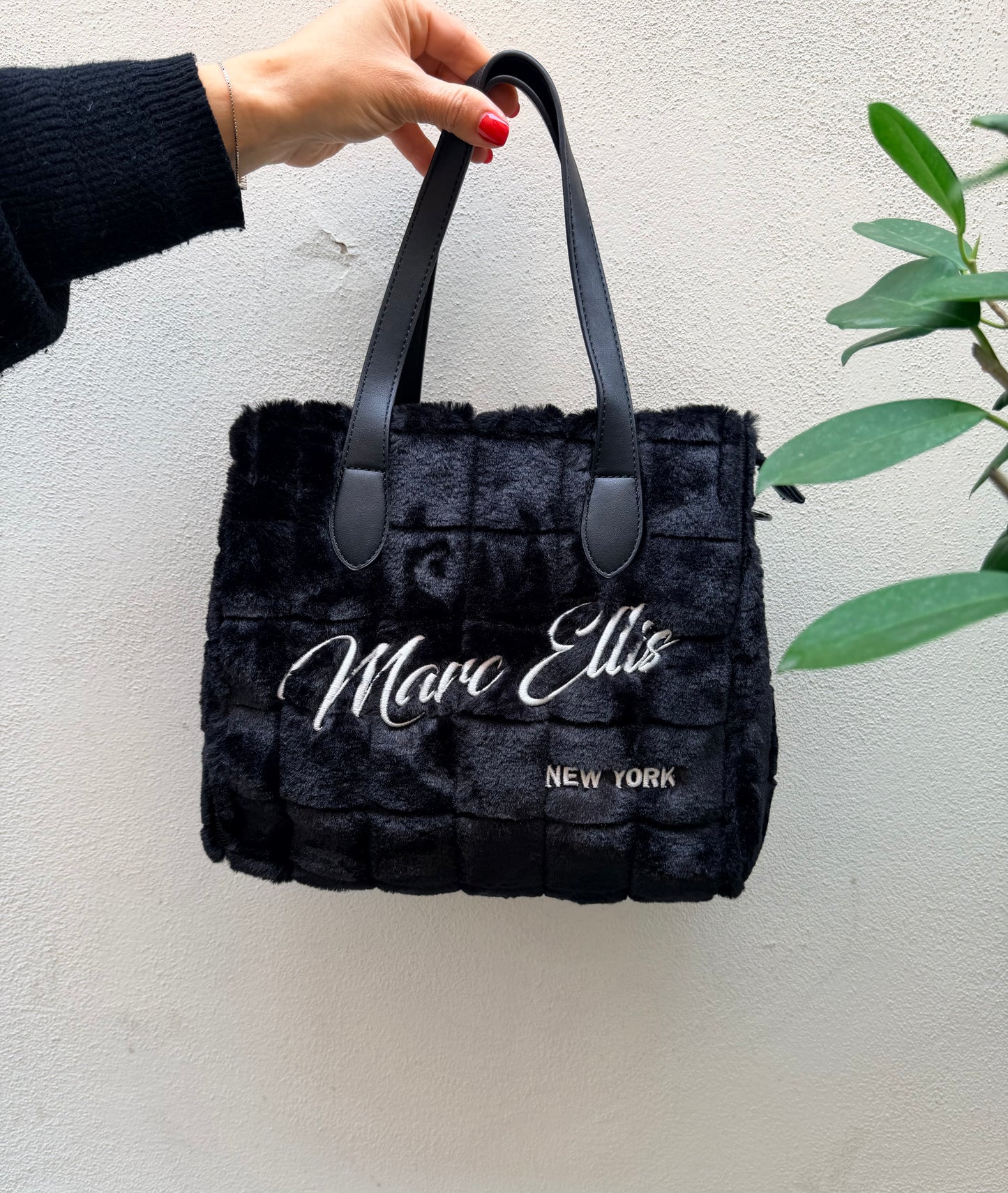 Marc Ellis buby hair M